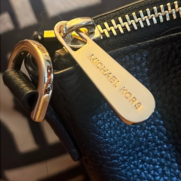 MICHAEL KORS MACKENZIE BLACK PEBBLED LEATHER SATCHEL - Picture 4 of 15